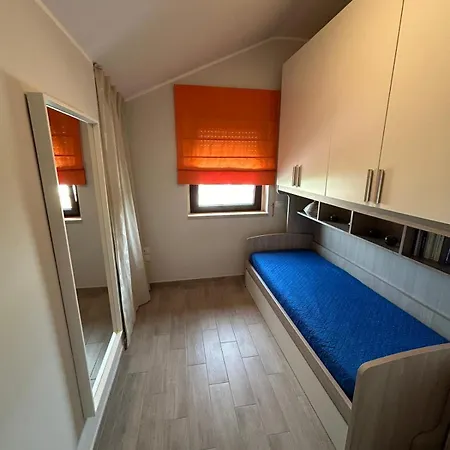 Проживание в семье Aido Living House *